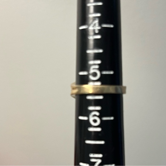 Genuine 14K gold and emerald ring, size 5-3/8 with 6 emeralds (one damaged) - Picture 2 of 5